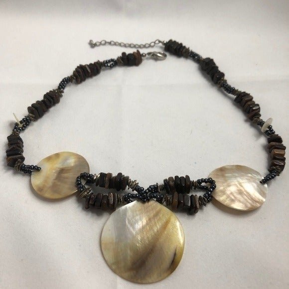 Shell Chip Stone Pendant Necklace - Picture 4 of 7